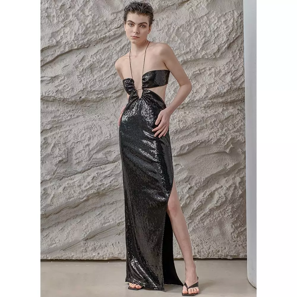 Minimalist Halter Neckline