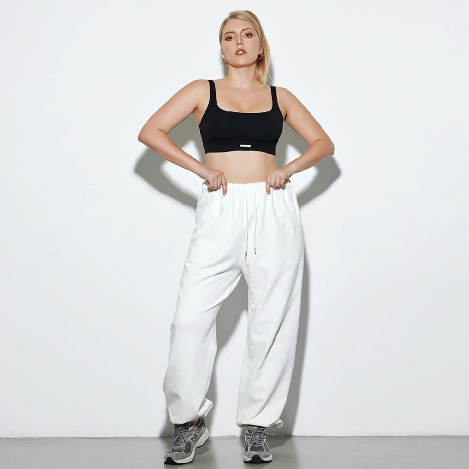 premium-athleisure-wear-black-sweatpants-fabric-weight