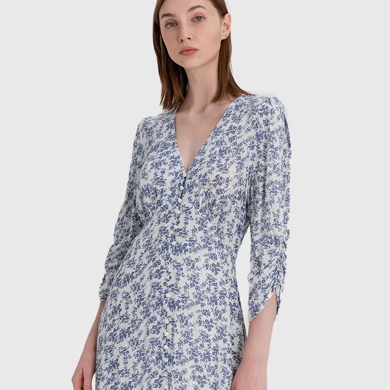 vintage-v-neckline-button-front-dress-detail