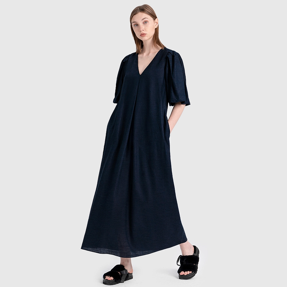 casual-chic-navy-blue-dress-fabric-close-up.jpg