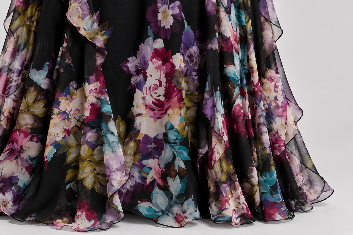 How to Choose a Plus Size Floral Print Chiffon Maxi Evening Dress?
