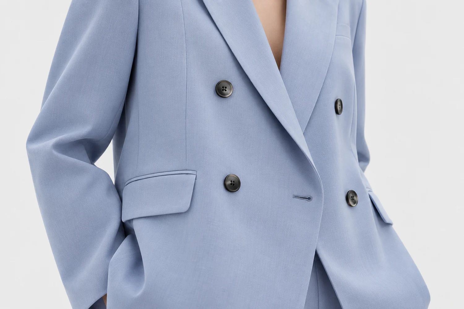 How to Select a Minimalist Light Blue Women's Pant Suit?